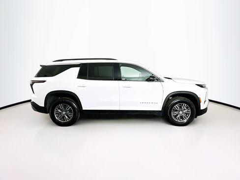 Used 2025 Chevrolet Traverse LT image 10