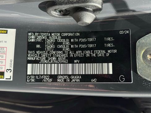 Certified 2024 Toyota 4Runner SR5 image 29