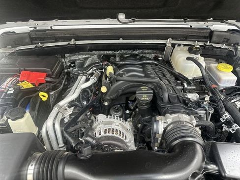 Used 2024 Jeep Wrangler Unlimited Rubicon image 18