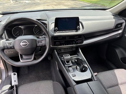 Used 2025 Nissan Rogue SV FWD image 28