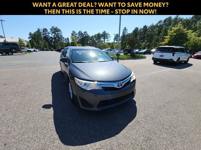 Used 2012 Toyota Camry LE FWD image 3