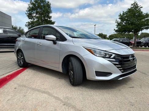 Used 2025 Nissan Versa SV FWD image 4
