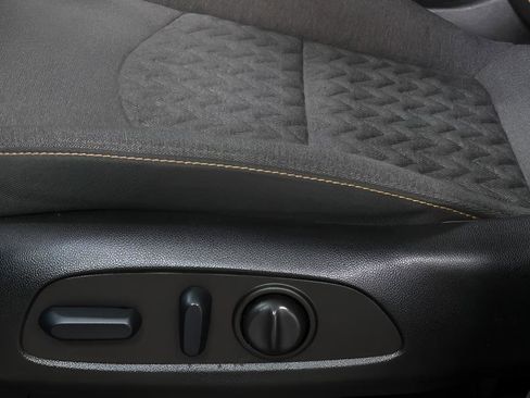 Used 2023 Chevrolet Equinox LT image 19