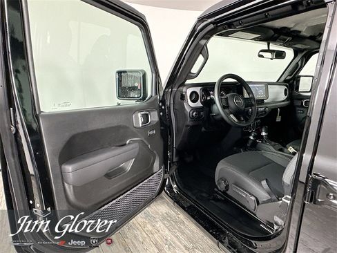 New 2025 Jeep Gladiator Sport image 26