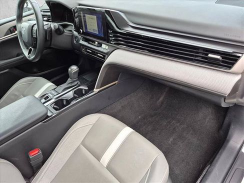 Used 2025 Toyota Camry SE w/ Convenience Package FWD image 20