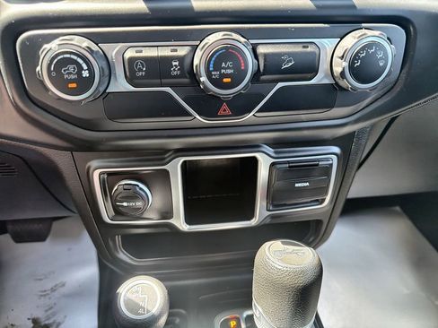Used 2018 Jeep Wrangler Unlimited Sport AWD/4WD image 26