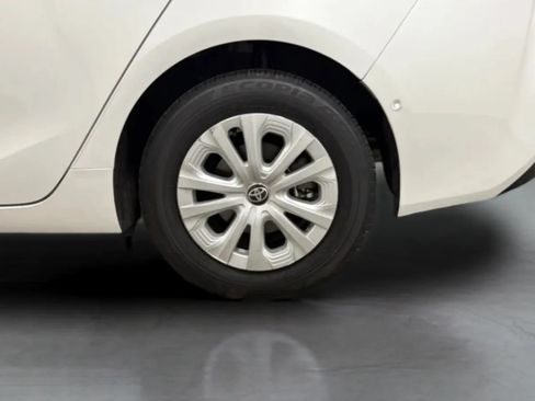 Used 2022 Toyota Prius LE FWD image 28