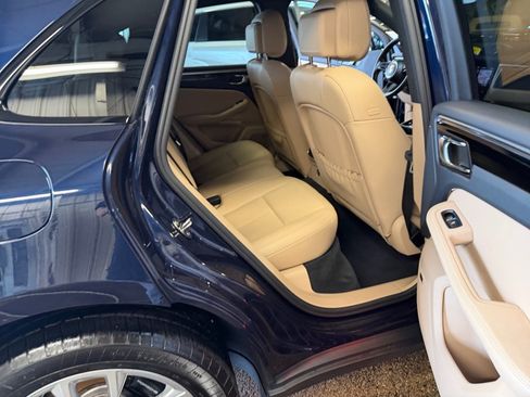 Used 2022 Porsche Macan AWD/4WD image 29