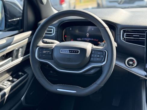 Used 2024 Jeep Wagoneer Series II w/ Flexible Seating Group image 14