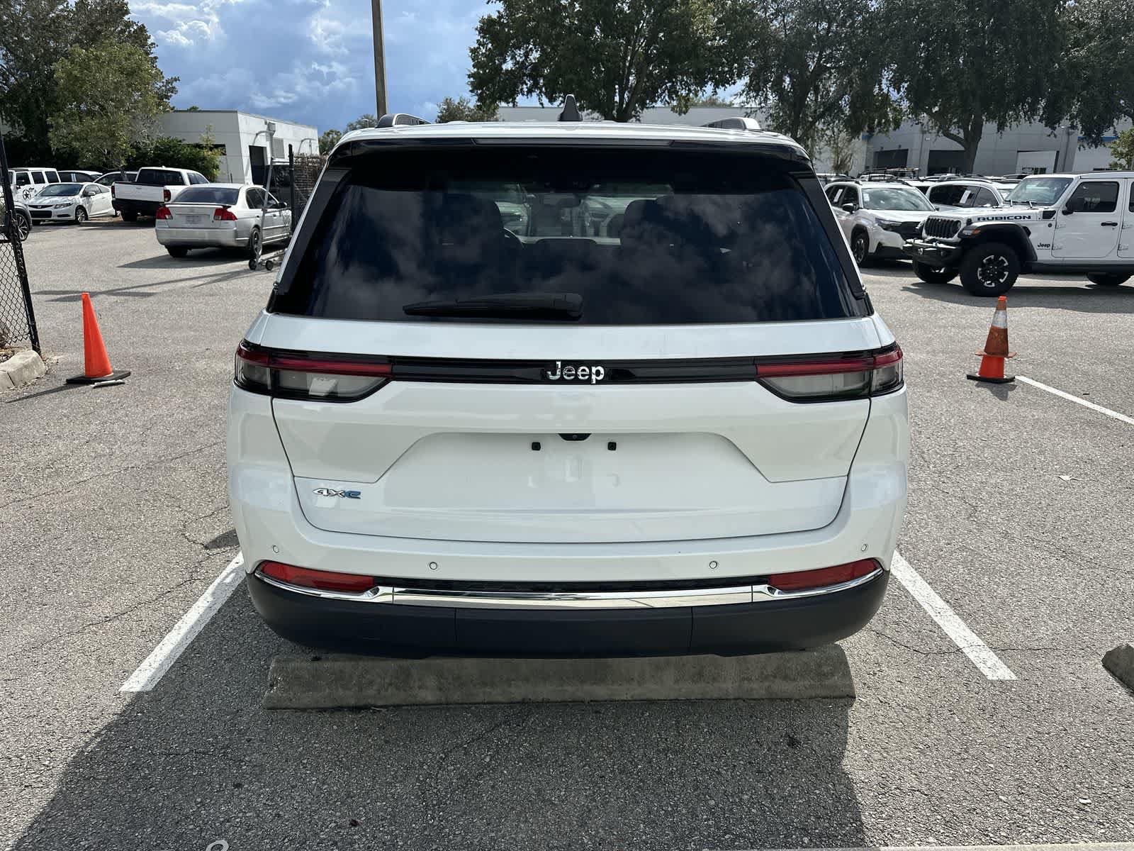 Used 2022 Jeep Grand Cherokee Limited 4xe AWD/4WD image 7
