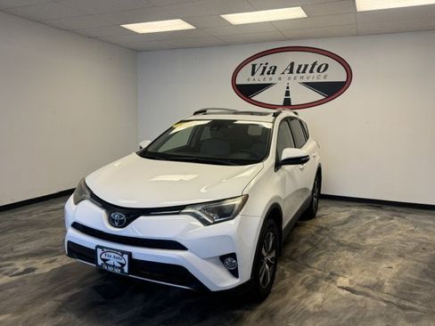 Used 2018 Toyota RAV4 XLE AWD/4WD image 6