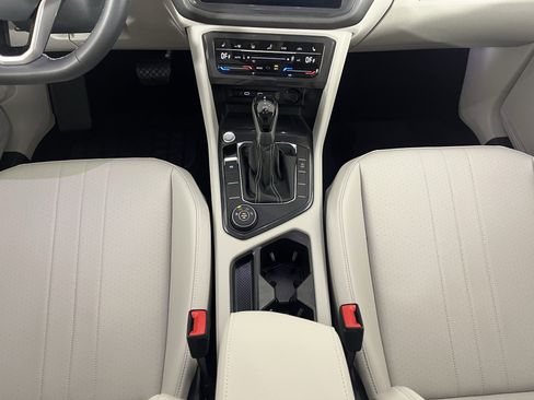 Certified 2022 Volkswagen Tiguan SE w/ Panoramic Sunroof Package image 15