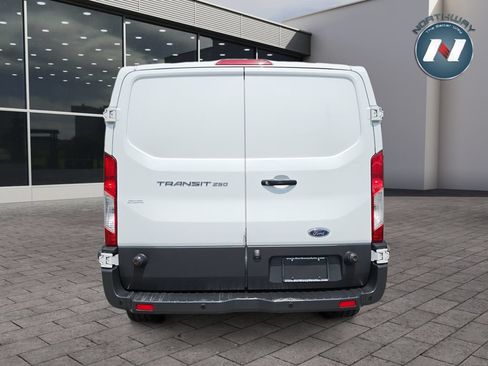 Used 2018 Ford Transit 250 148 Low Roof RWD image 4