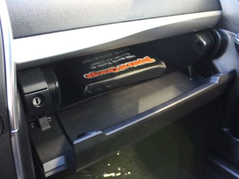 Used 2016 Toyota Camry SE FWD image 19