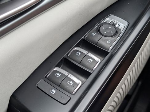 Used 2022 Kia Carnival LX image 22