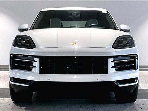 Used 2025 Porsche Cayenne image 13