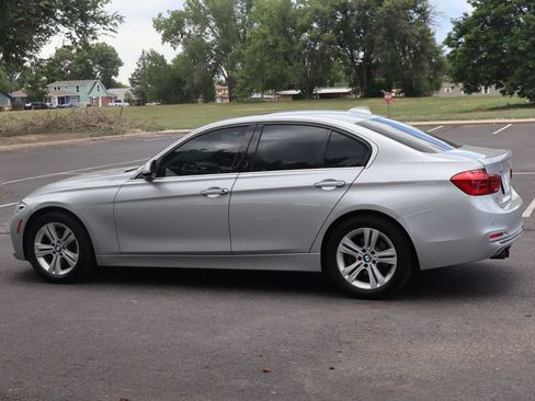 Used 2017 BMW 330i xDrive Sedan AWD/4WD image 8