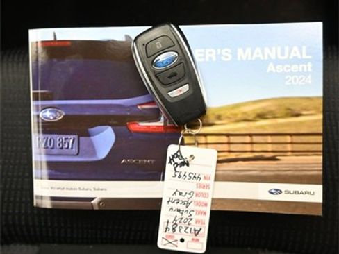 Used 2024 Subaru Ascent Premium w/ Convenience Package image 12
