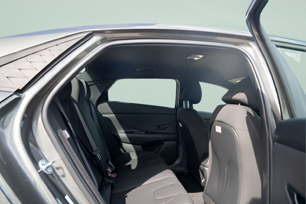 New 2025 Hyundai Elantra SEL FWD image 15