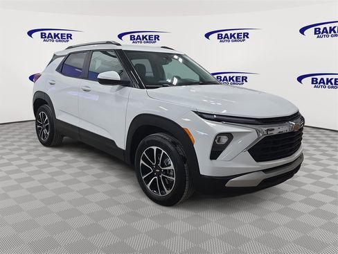 Certified 2025 Chevrolet TrailBlazer LT w/ Driver Confidence Package image 3