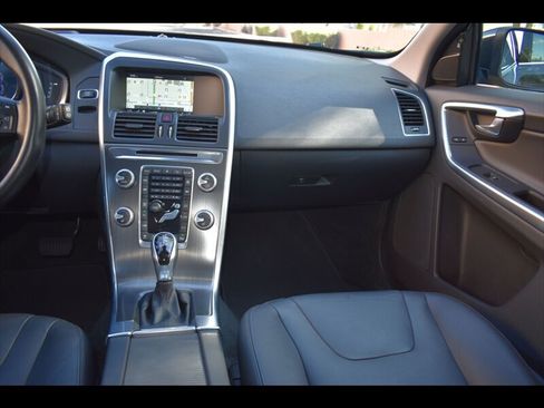 Used 2016 Volvo XC60 T5 Platinum FWD image 30