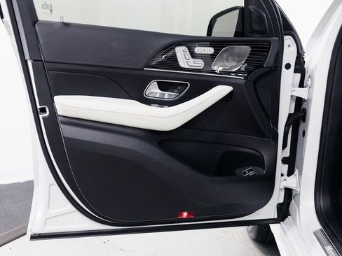 Used 2025 Mercedes-Benz GLE 450e 4MATIC w/ AMG Line Interior image 5