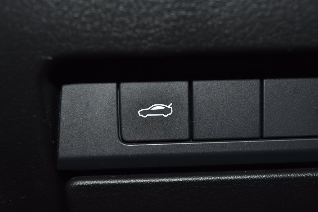 Used 2025 MAZDA MAZDA3 s FWD image 18