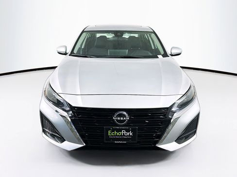 Used 2023 Nissan Altima 2.5 SV w/ SV Premium Package image 2