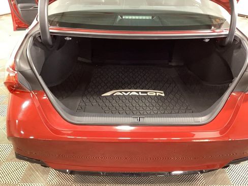 Used 2021 Toyota Avalon Touring image 31