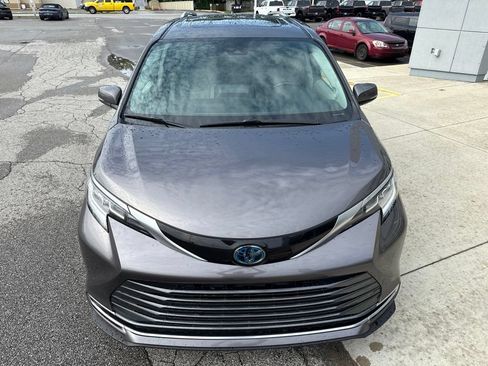 Used 2021 Toyota Sienna Limited AWD/4WD image 11