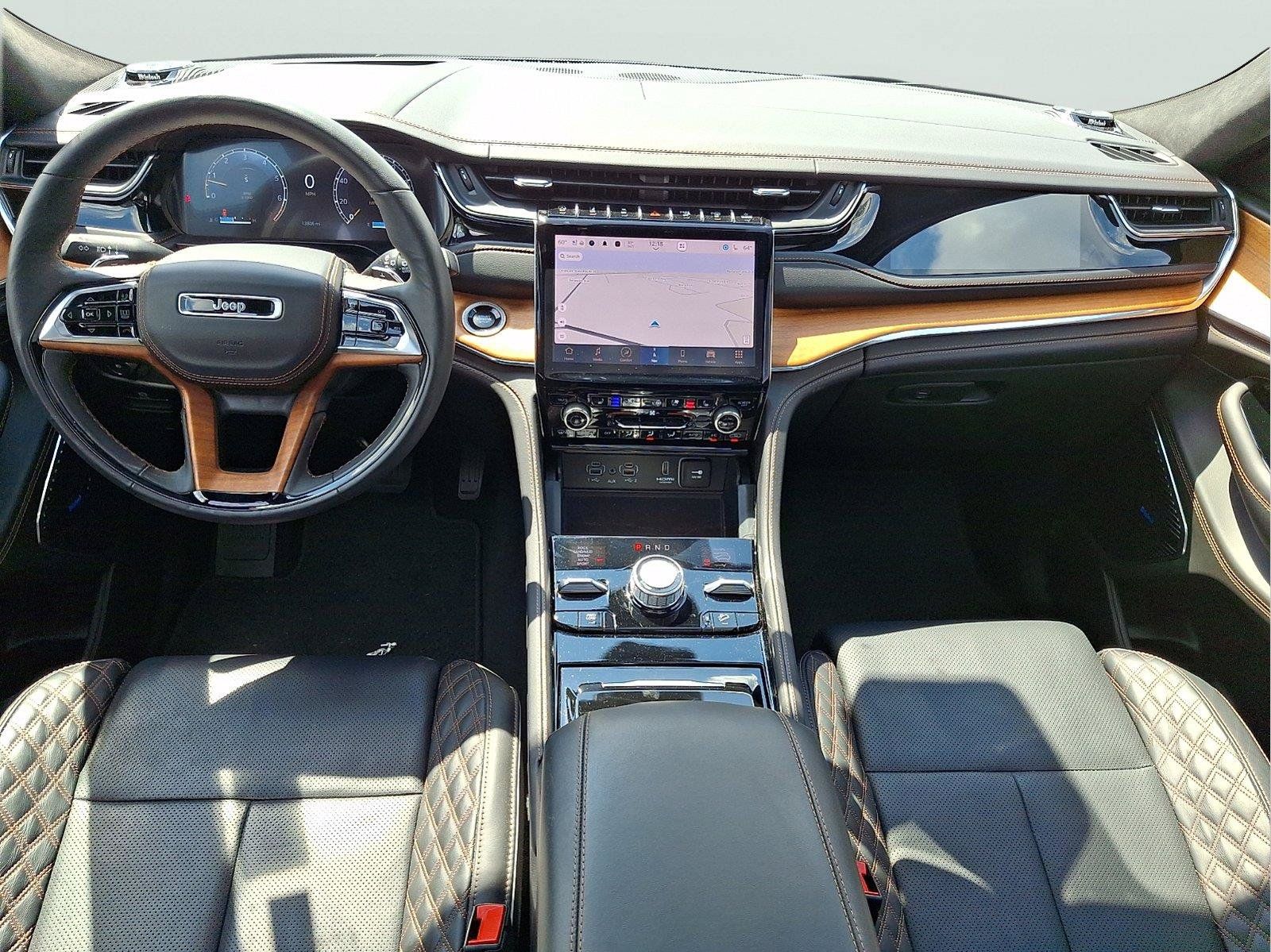 Used 2025 Jeep Grand Cherokee Summit AWD/4WD image 9