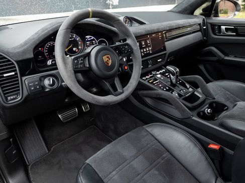 Certified 2022 Porsche Cayenne Turbo GT AWD/4WD image 4
