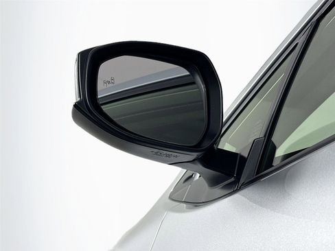 Certified 2025 Toyota Prius Plug-In Hybrid image 5