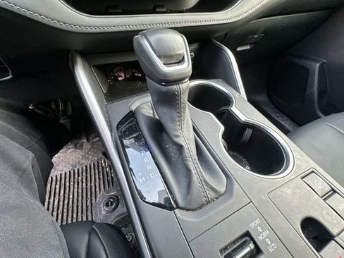 Used 2024 Toyota Highlander XLE image 25