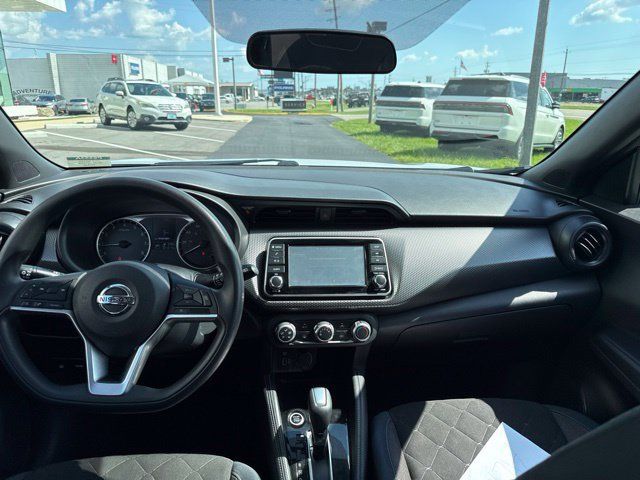 Used 2018 Nissan Kicks S FWD image 7