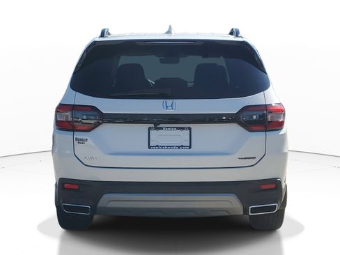 Certified 2025 Honda Pilot Touring image 5