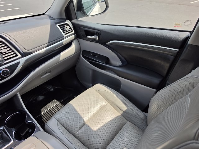 Used 2018 Toyota Highlander Limited AWD/4WD image 37