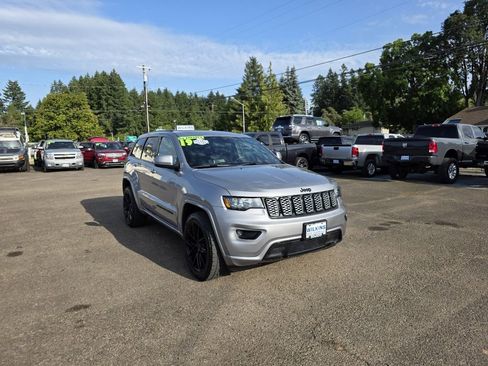 Used 2019 Jeep Grand Cherokee Altitude image 4