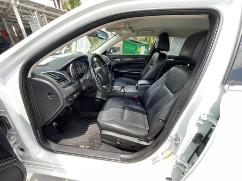 Used 2015 Chrysler 300 Limited RWD image 3