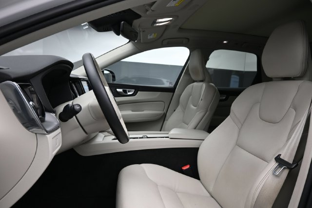 Used 2024 Volvo XC60 B5 Core w/ Climate Package AWD/4WD image 10