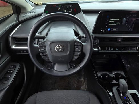 Used 2024 Toyota Prius LE FWD image 13