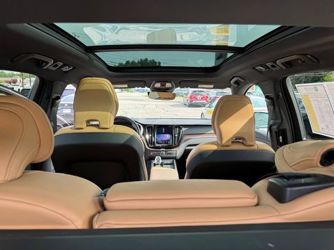 Used 2022 Volvo XC60 B5 Inscription w/ Climate Package image 33