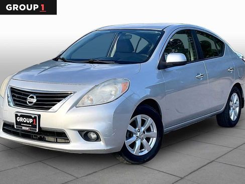 Used 2012 Nissan Versa FWD image 1