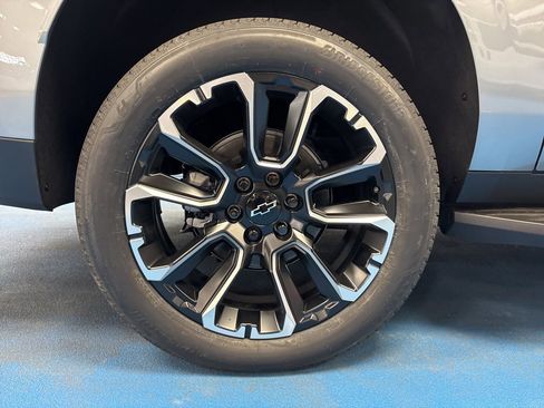 New 2026 Chevrolet Suburban Premier image 5