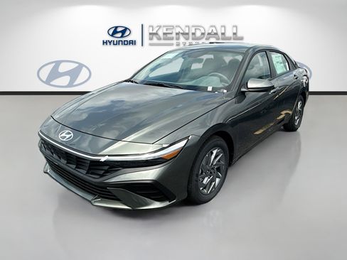 New 2026 Hyundai Elantra Hybrid FWD image 3