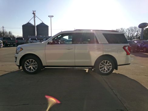 Used 2021 Ford Expedition XLT image 6