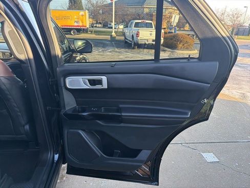 Used 2023 Ford Explorer Platinum w/ Technology Package image 35