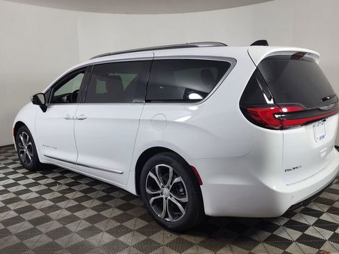 New 2026 Chrysler Pacifica Pinnacle image 5