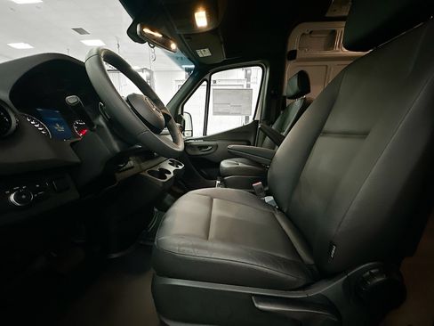 Used 2025 Mercedes-Benz Sprinter 2500 image 22