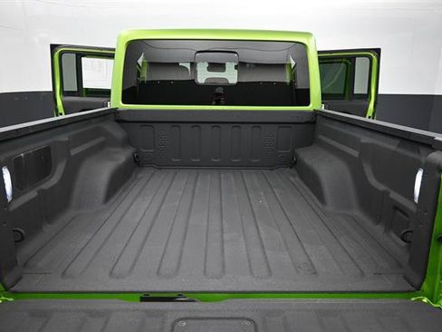 Used 2025 Jeep Gladiator Rubicon AWD/4WD image 14